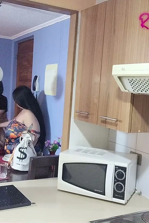 Hayranlar için videolar: maskeli genç adam beni mutfakta sikiyor