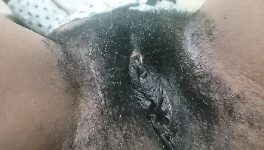 Sert sikişen orta yaşlı seksi kadın olgun allure ile dolu baştan çıkarıcı bir yetişkin fantezisi yaratıyor