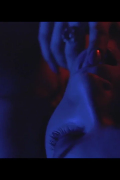 Sanktor 013 - striptiz dansçısı yatakta mastürbasyon yapıyor