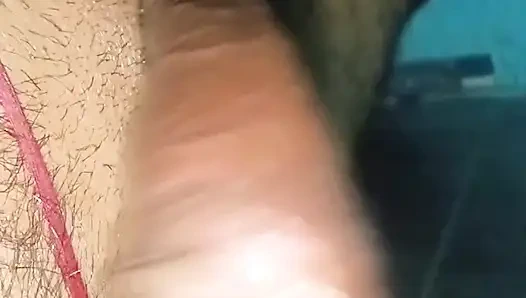 Hintli kadın elle muamele çekiyor