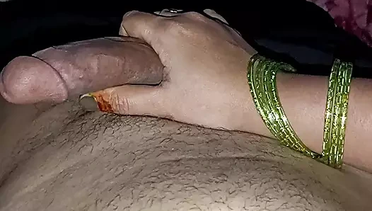 meri BHABI ne mera LAND ko hila ke us ka sara pani nikala