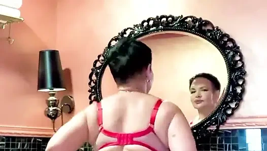 Yeni kırmızı iç çamaşırım