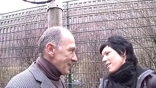 Dövmeli olgun çift 69 pozisyonunda amcık yalıyor