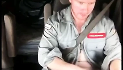 kesilmemiş kamyoncu mastürbasyon ve yük yeme