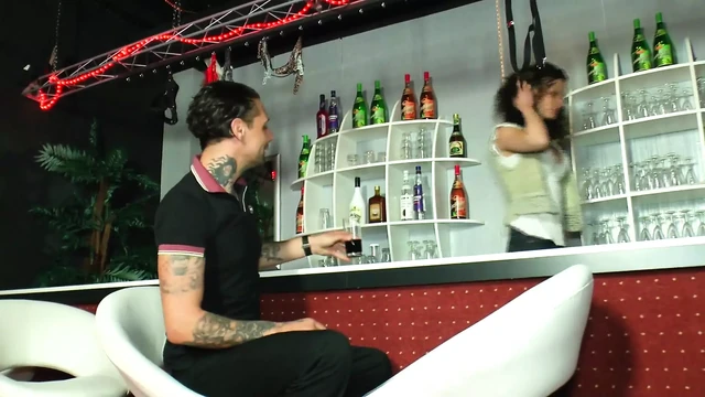 Трахнули в баре