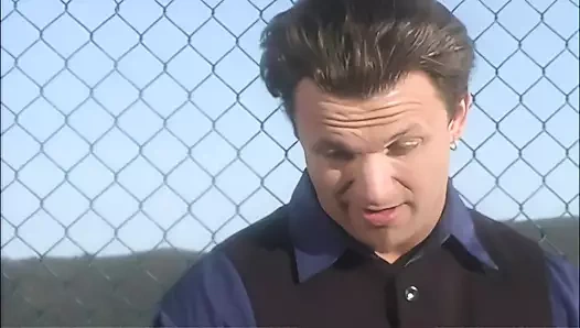 Esmer Venüs açık havada sikişiyor ve götüne boşalıyor