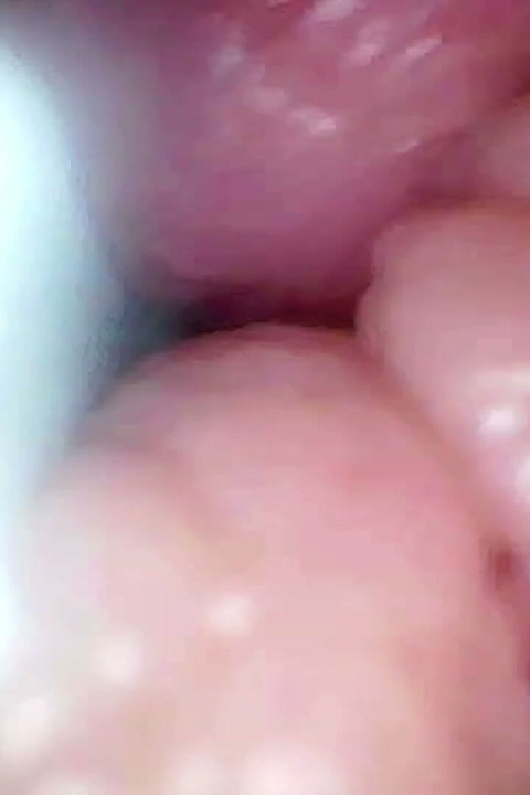 Endoskop kamera karımın g noktasını kaydediyor. Eğitici video yakın çekim