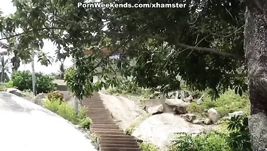 Taş duvarın yanında sıcak sikme