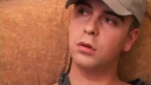 Vincenzo yüzünü buruşturuyor