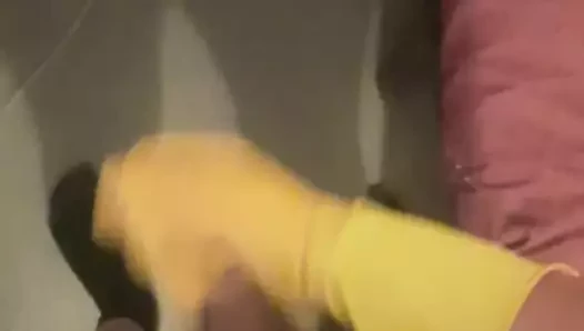 Kadife çiçeği eldivenlerine boşalmak