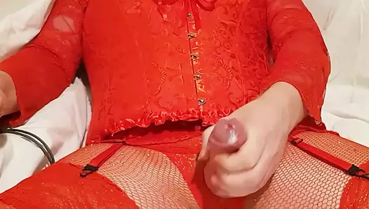 Crossdresser CorsetloverCD tüm kırmızı iç çamaşırlarıyla mastürbasyon yapıyor ve boşalıyor
