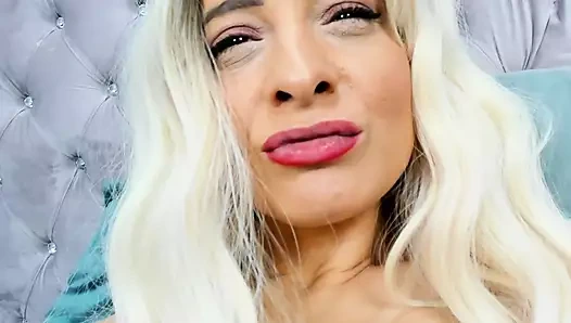 Aldatılan evli kadın kocasının şoförünü sikiyor