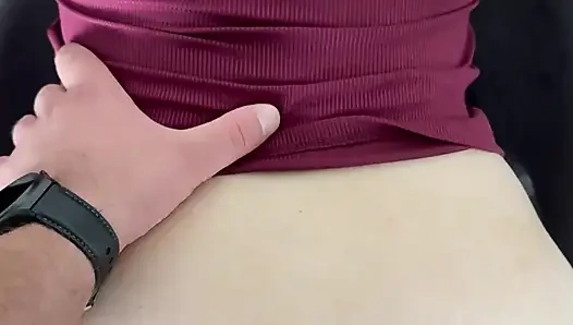 Antrenmandan sonra komşumun karısını gördüm ve bacaklarına ve büyük götüne karşı koyamadım