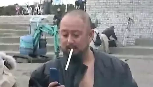 Japon vücut geliştirmeci halk plajında ​​matsuri'de sergileniyor