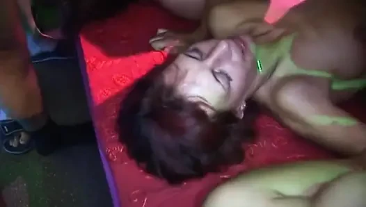 Olgun esmer ıslak grup sekste genişliyor