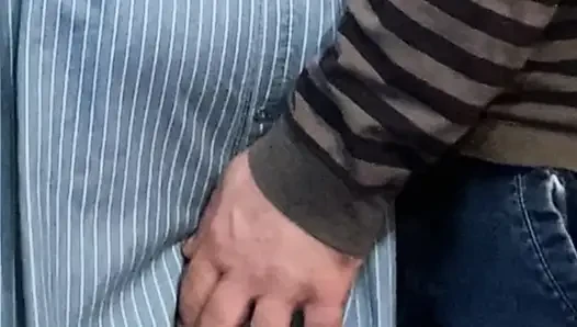 Elbisemin altında sapık parmaklar amımı parmaklıyor