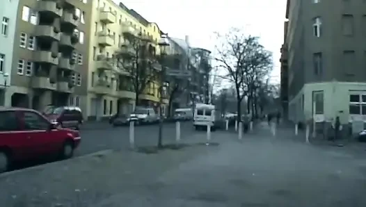 Sarışın sert sikilirken ıslak amcığını açıyor
