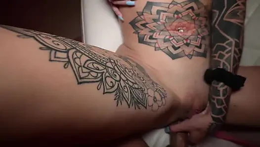Cassidy Luxe götüne sokmama izin veriyor