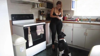 Büyük göt spandex milf içinde the mutfak