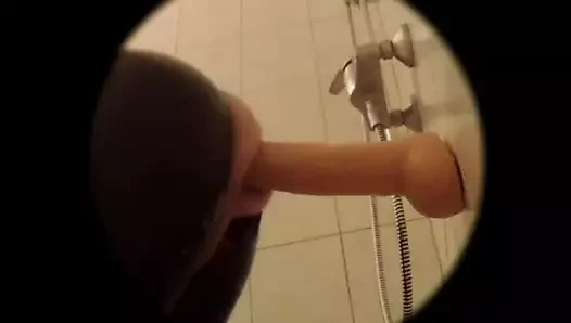 Keyholeboy - lateks catsuit içinde john holmes banyo oturumu