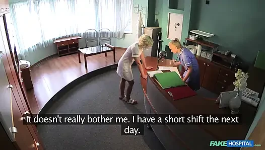 Fake hospital - yaramaz hemşire ateşli bir hastane odasında seksi hastayı iyileştirmek için dilini kullanıyor