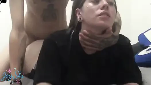 Anal yumruk ateşli kızı şaşırtıyor