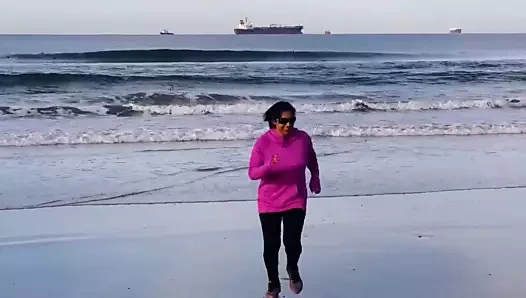 Mini richard büyük göğüsler plajda serçe serçe