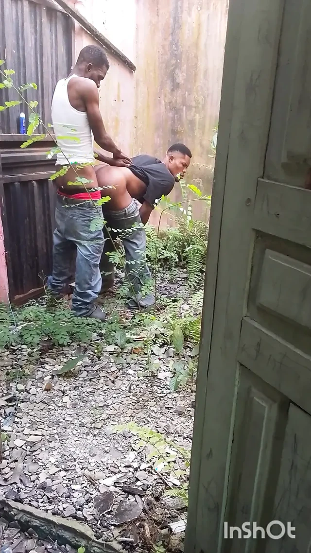 Yeni sevgilim bana sor bebeğim tekrar çalıların içinde sikişebilir miyiz