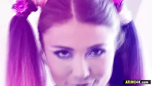 O büyük çük delicesine sıkı kedi iniyor