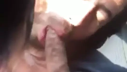 Oğlunu iş yerinde sürerken sabah oral seks