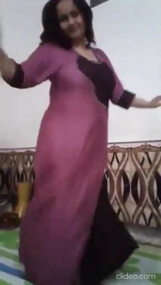 Yaşlı kadın şişman Arap götü dans ediyor