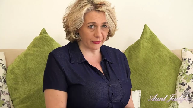 Грудастая 45-летняя тетушка Camilla, инструкция по дрочке