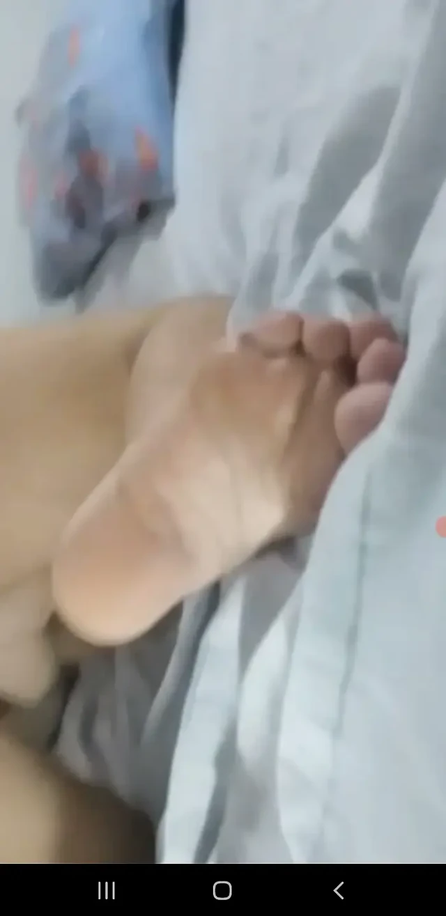 uzun dilimin ıslak amına girmesini seviyor