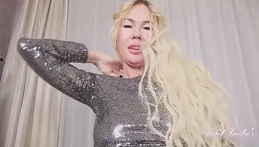 Auntjudys - seksi sarışın orta yaşlı seksi kadın beyaz file çorapla mastürbasyon yapıyor