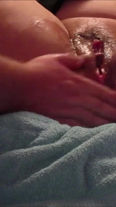 İngiliz nine daha fazla anal oyun ve seksin tadını çıkarıyor (1/3) | Klip 1