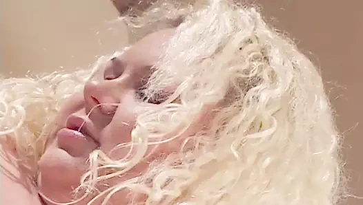 Ah evet, siktir et onu. tüm tombul vücudunun titremesini istiyorum