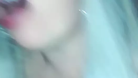 Pu k bikinili aroynd dansı