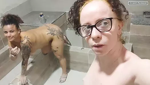 GÜZEL KADıNLAR IŞ YAPıMıNDA SEKS ARıYOR