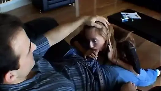 Harika vücutlu seksi genç kız emiyor ve sikişiyor