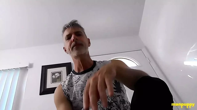 Manpuppy: dev Richard Lennox küçük eski sevgilisinden yaramaz bir sürpriz aldı