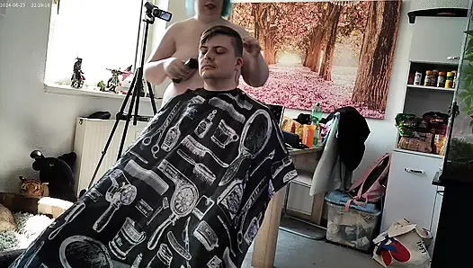 Sakso ile kuaför ziyareti