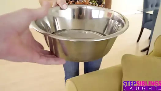 Stepsiblingscaught - üvey anne onu kız kardeşler kedi kremalarken yakaladı!