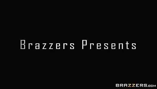 Brazzers - Veronica Vain'in cadılar bayramı sürtük festivali ihmal edilen karısı sıkı amcığını zonklayan bir vampir yarağıyla siktiriyor