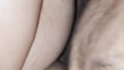 Azgın iri güzel kadın döllenmek istiyor