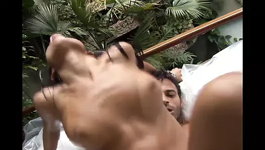 Şehvetli bir belinha için çok sert anal seks