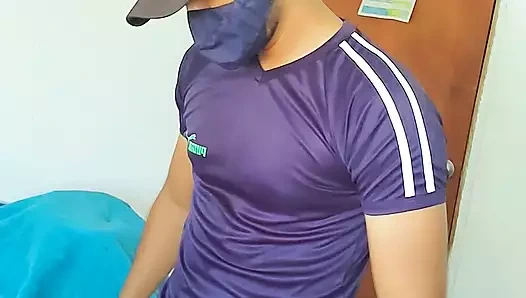 Hintli zenci yarağıyla mastürbasyon yapıyor