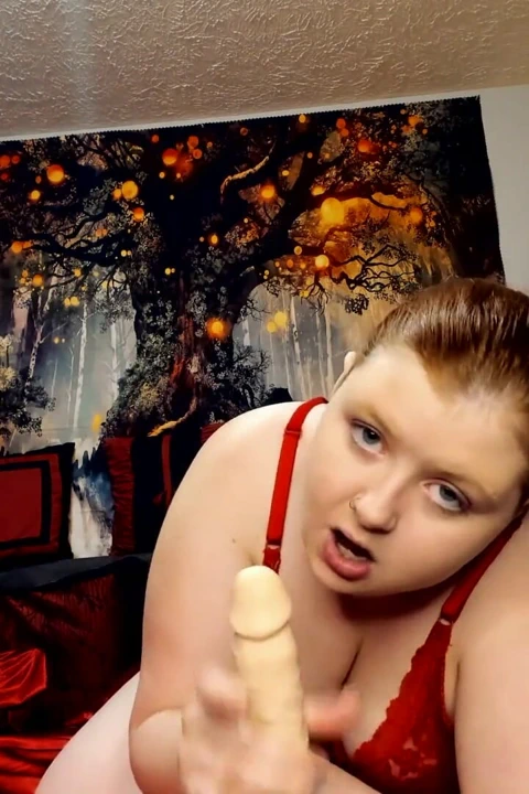 Üvey annenin yarağına ihtiyacı var