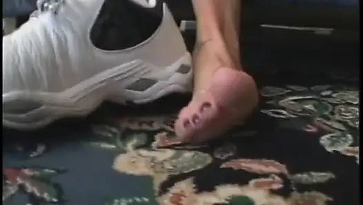 Ayak Trafiği'nin dördüncü bölümünden bazı ateşli kesik bölümler