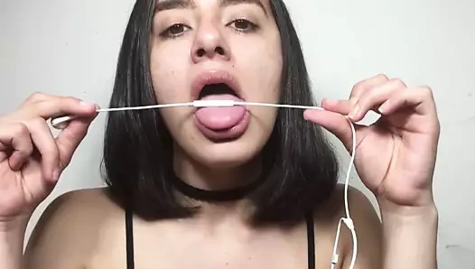 Bir mikrofon yalama kızın Asmr