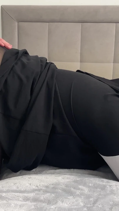 Seksi külotlu çoraplı ateşli üvey anne amına ateşli boşalıyor | Klip 1